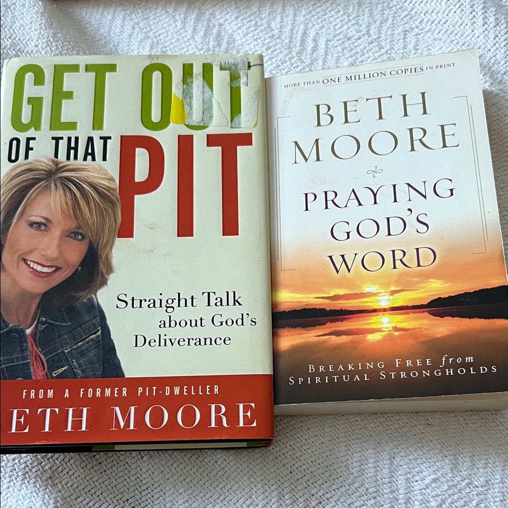 Book Set - Get Out of That Pit & Praying God's Word
